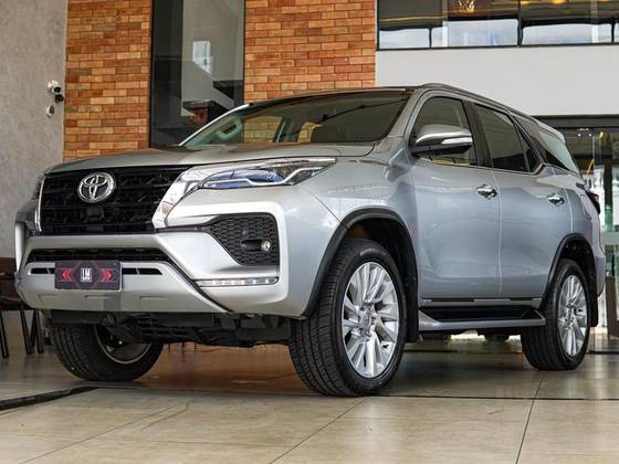 TOYOTA HILUX SW4 2.8 SRX 4X4 7 LUGARES 16V TURBO INTERCOOLER DIESEL 4P AUTOMÁTICO